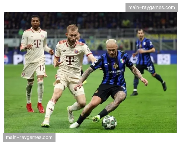 欧冠主题展览在米兰开幕，展出历届决赛用球与经典影像