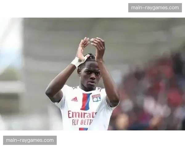 官方:里昂俱乐部与年轻后卫卢克巴续约至2030年 官方:里昂俱乐部与年轻后卫卢克巴续约至2030年