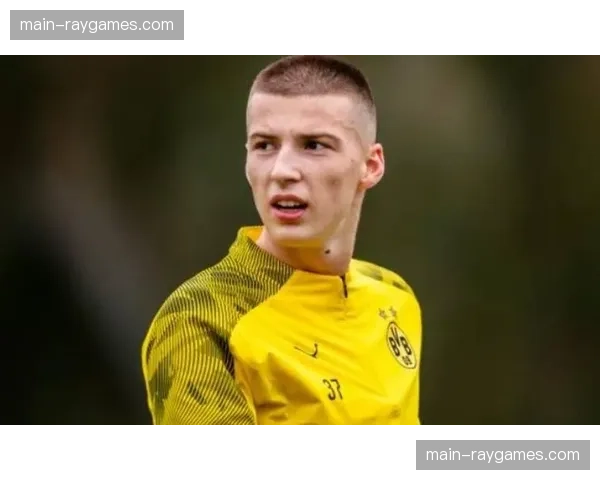 从替补到核心：记录法兰克福年轻中场克瑙夫在三月的战术角色蜕变